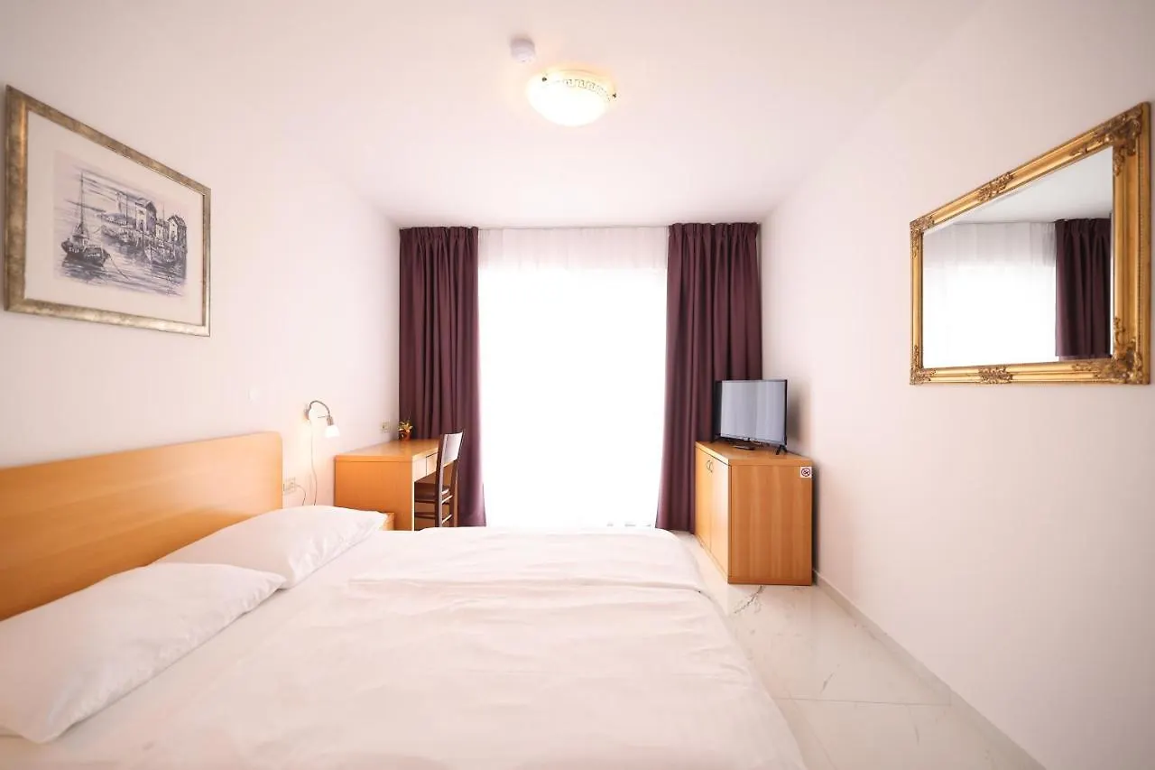 Depadansa Hotel Lucija*** Posedarje 3*,